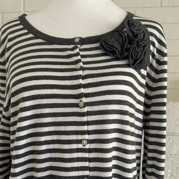 Old Navy Charcoal Gray and White Striped Sweater - Picture 2 of 9